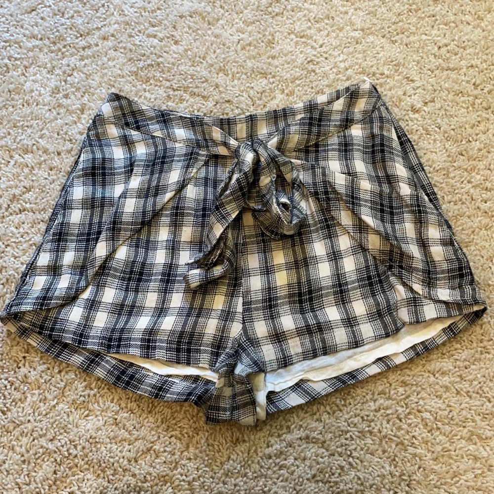 Black and white shorts/skort